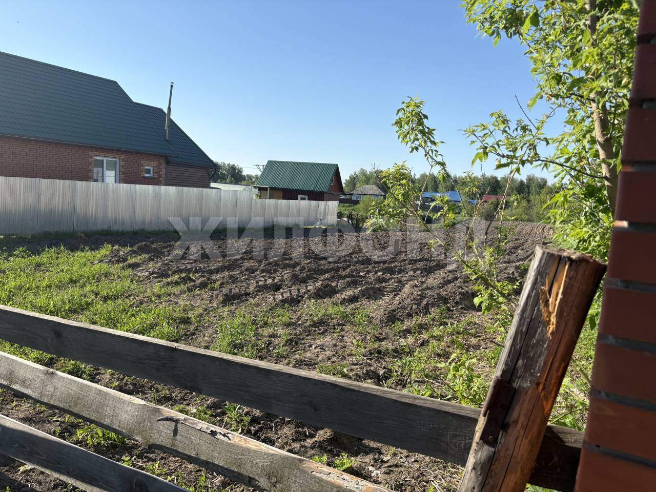 Продам земельный участок 1200 м.кв.