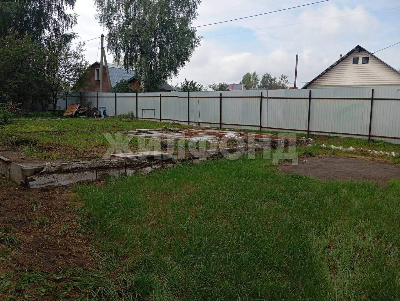 Продам земельный участок 1000 м.кв.