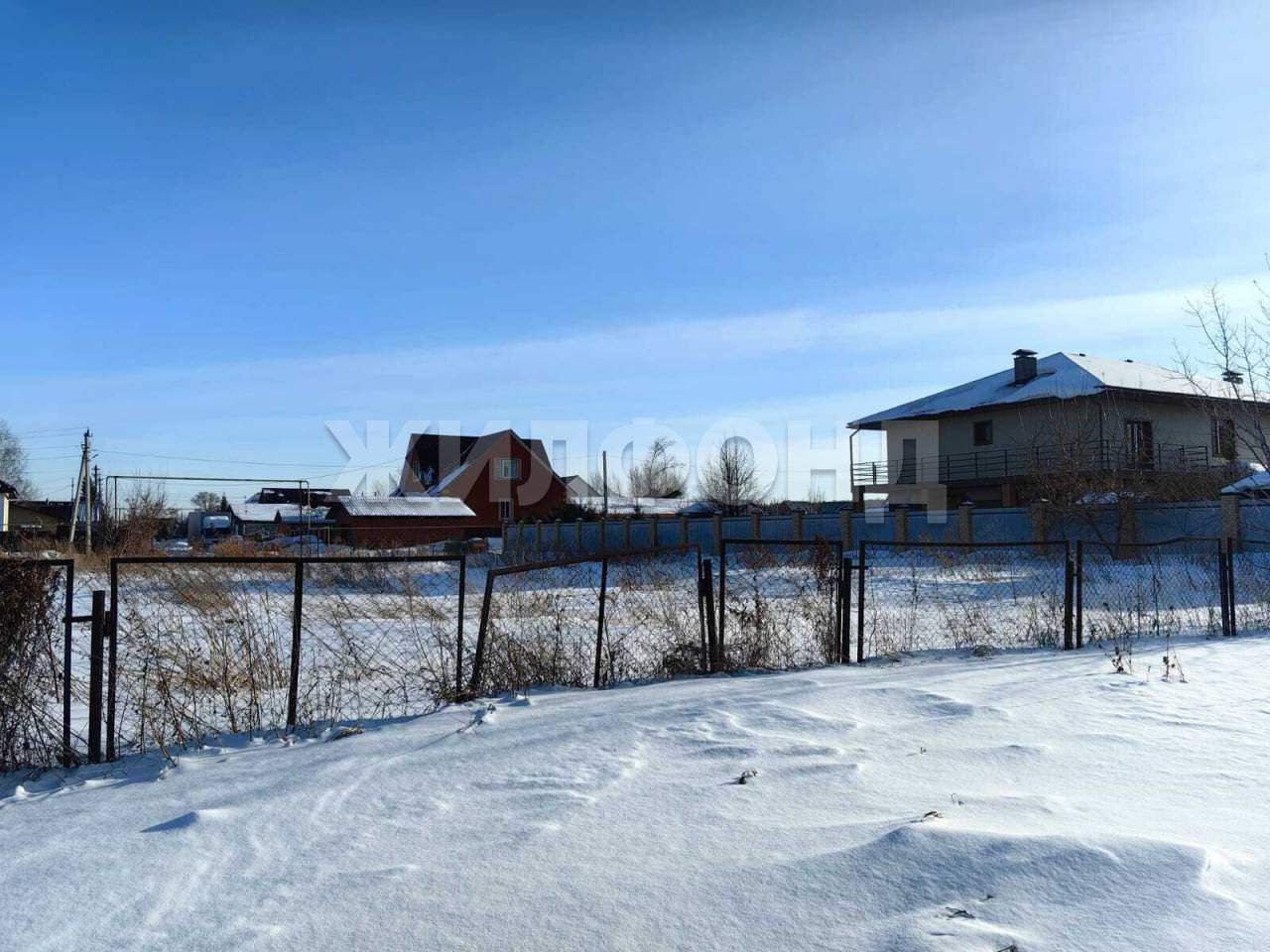 Продам земельный участок 1800 м.кв.