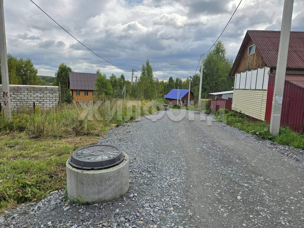 Продам земельный участок 599 м.кв.