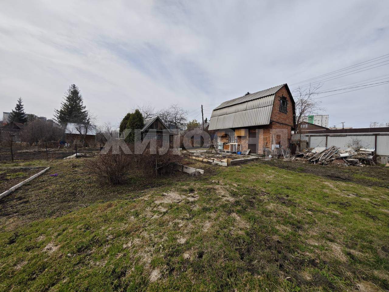 Продам земельный участок 640 м.кв.