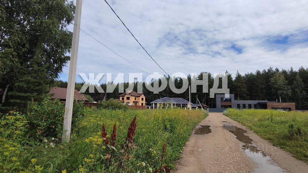 Продам земельный участок 1100 м.кв.