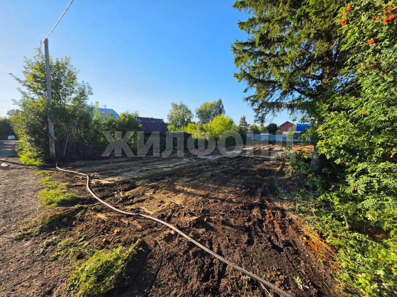 Продам земельный участок 700 м.кв.