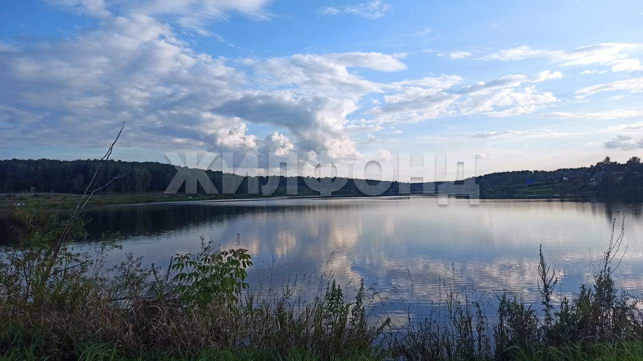 Продам земельный участок 1700 м.кв.