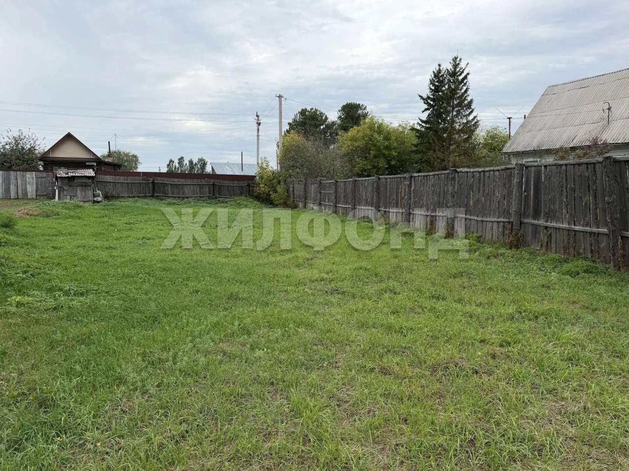 Продам земельный участок 830 м.кв.