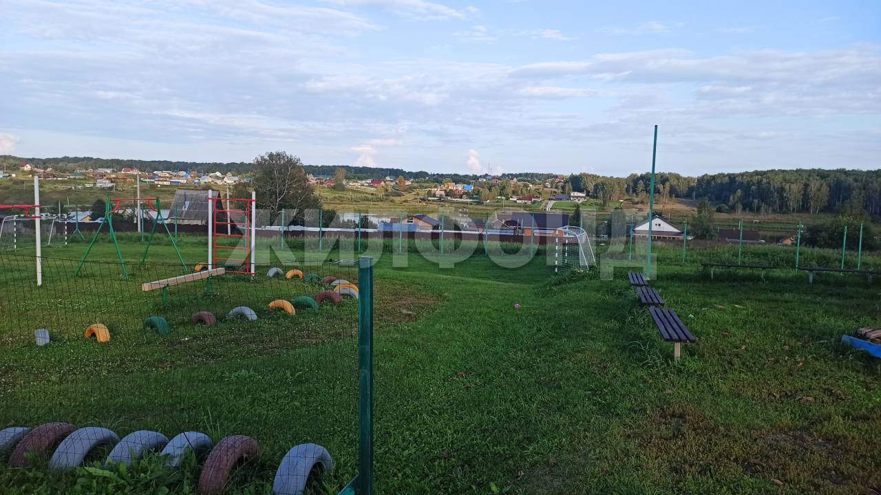 Продам земельный участок 1700 м.кв.