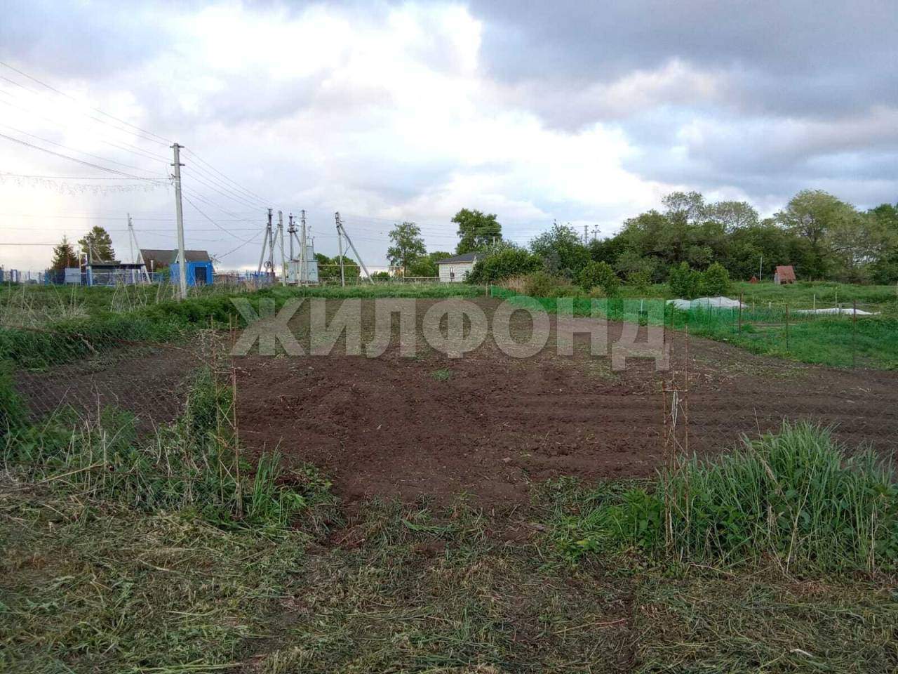 Продам земельный участок 1064 м.кв.