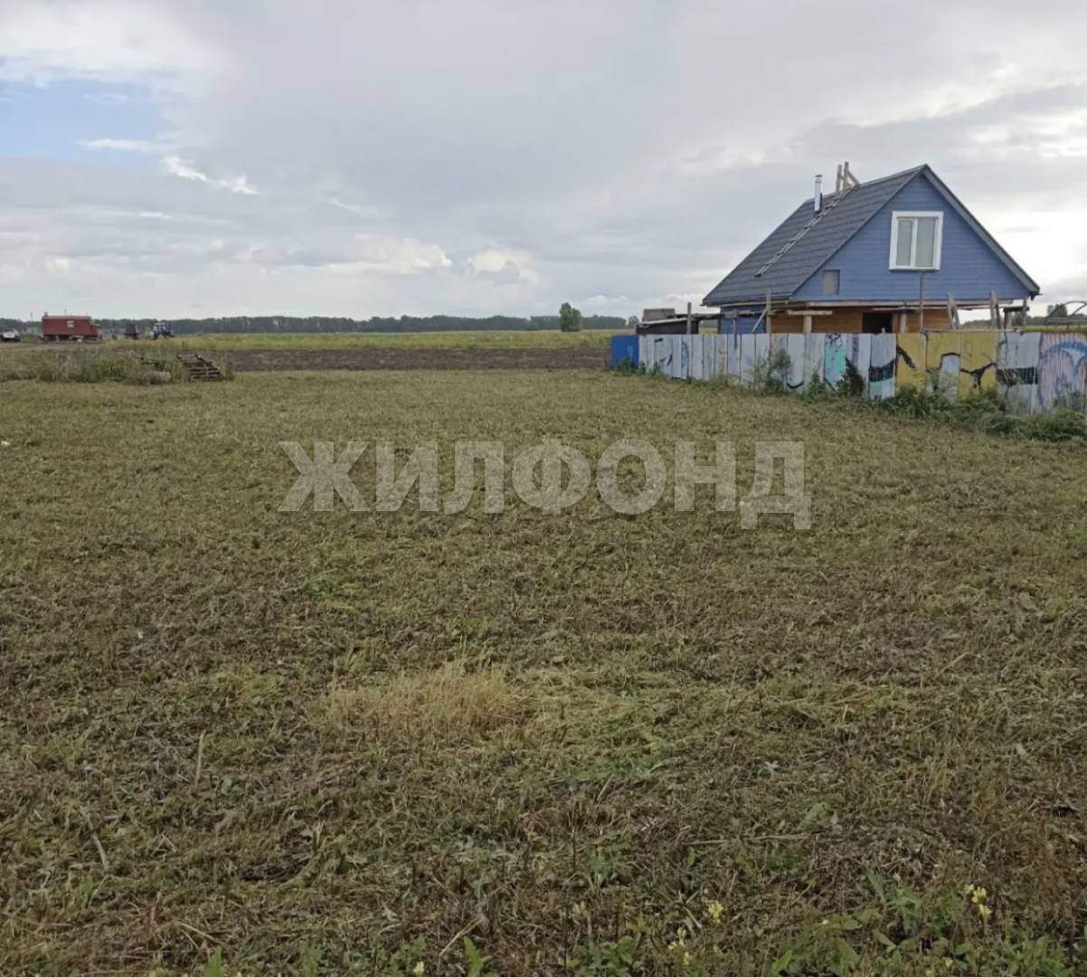 Продам земельный участок 1079 м.кв.
