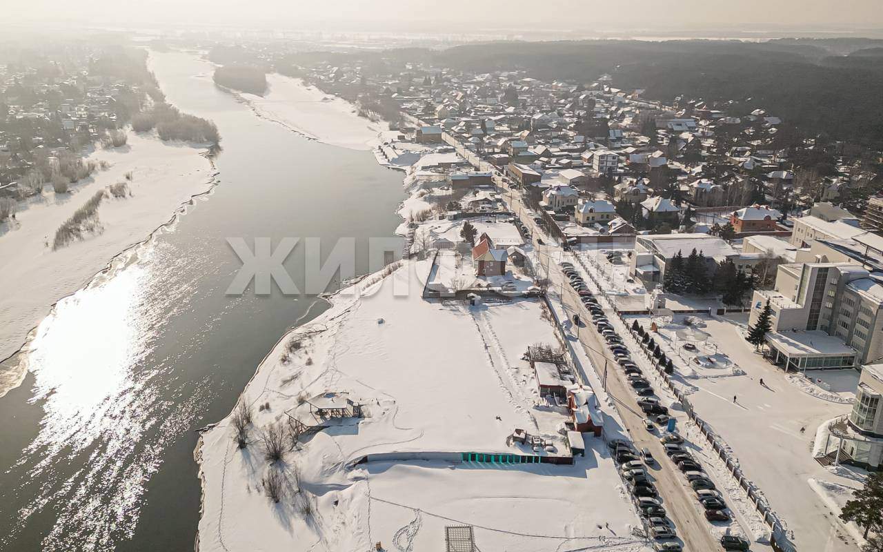Продам земельный участок 5500 м.кв.