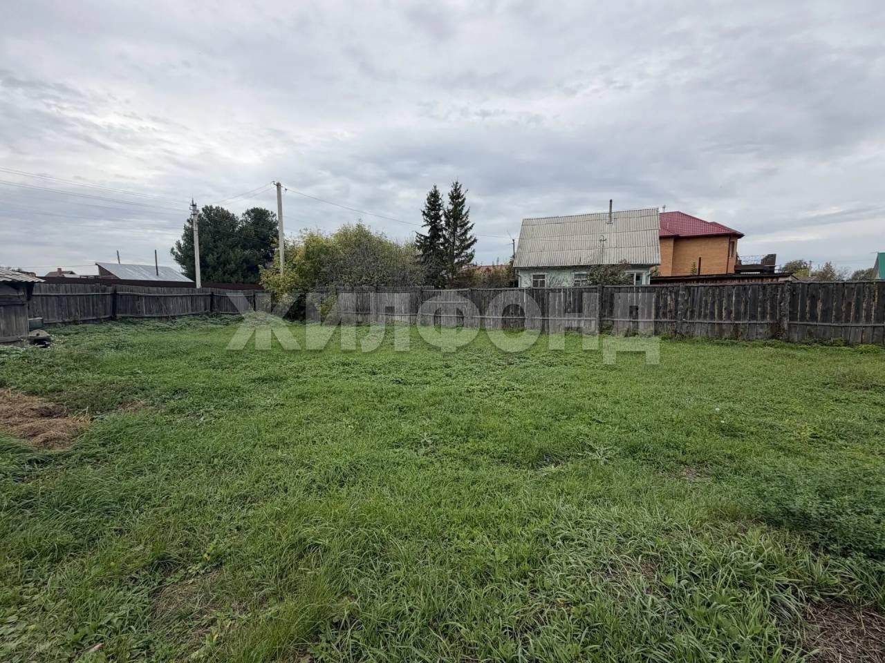 Продам земельный участок 830 м.кв.