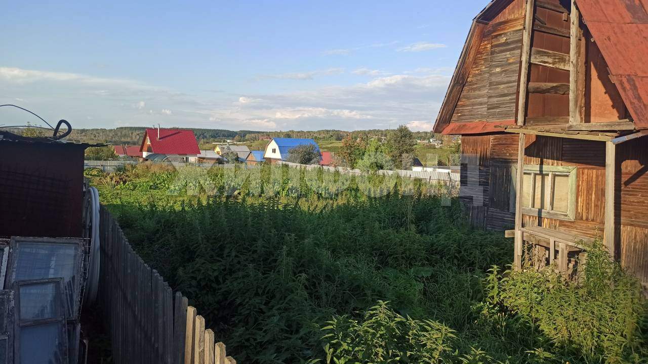 Продам земельный участок 1700 м.кв.