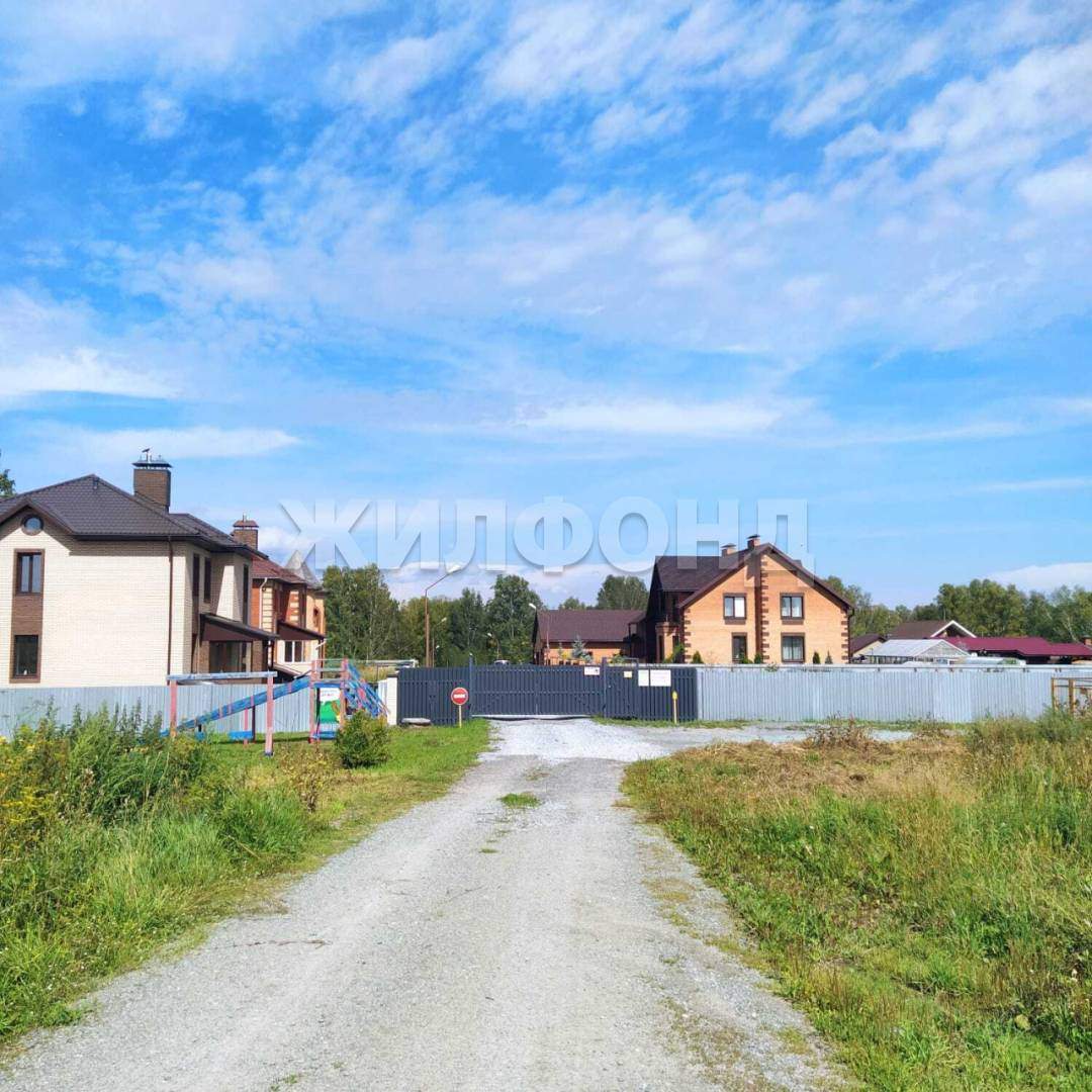 Продам земельный участок 1199 м.кв.