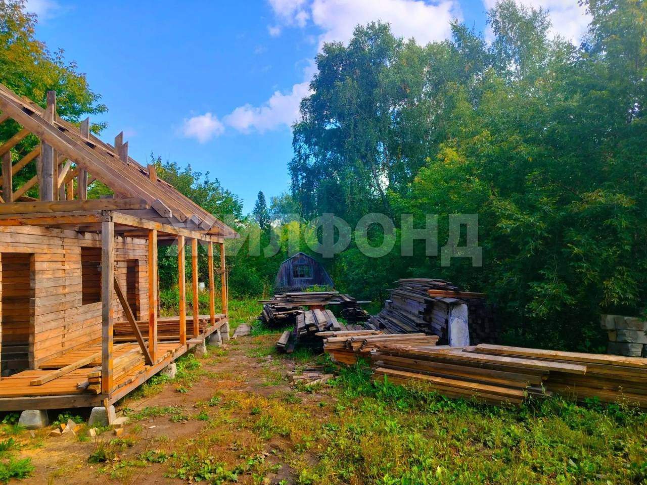 Продам земельный участок 650 м.кв.