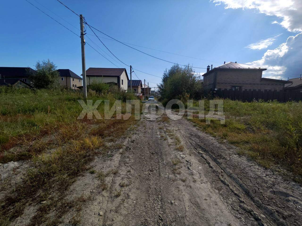 Продам земельный участок 600 м.кв.
