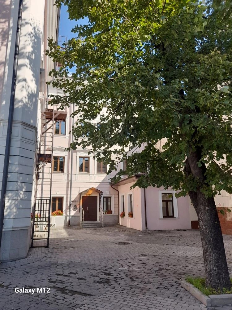 Сдам в аренду торговое помещение 2020.3 м.кв.
