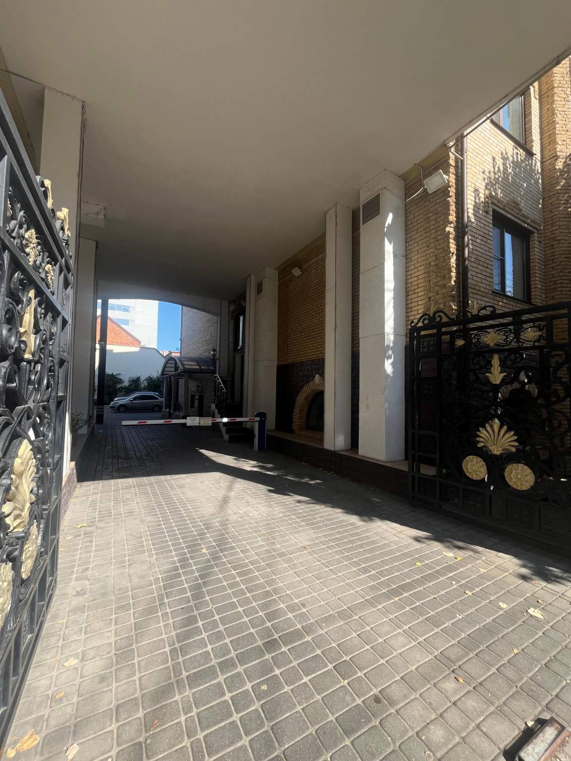 Продам торговое помещение 1346.4 м.кв.