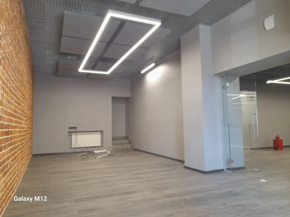 Сдам в аренду торговое помещение 2020.3 м.кв.