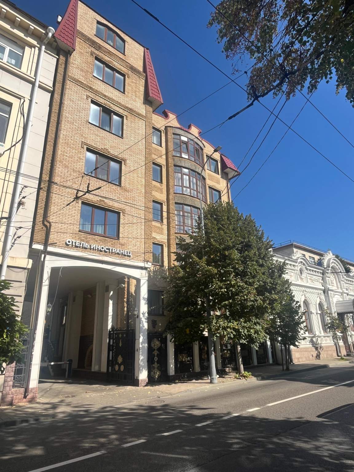 Продам торговое помещение 1346.4 м.кв.