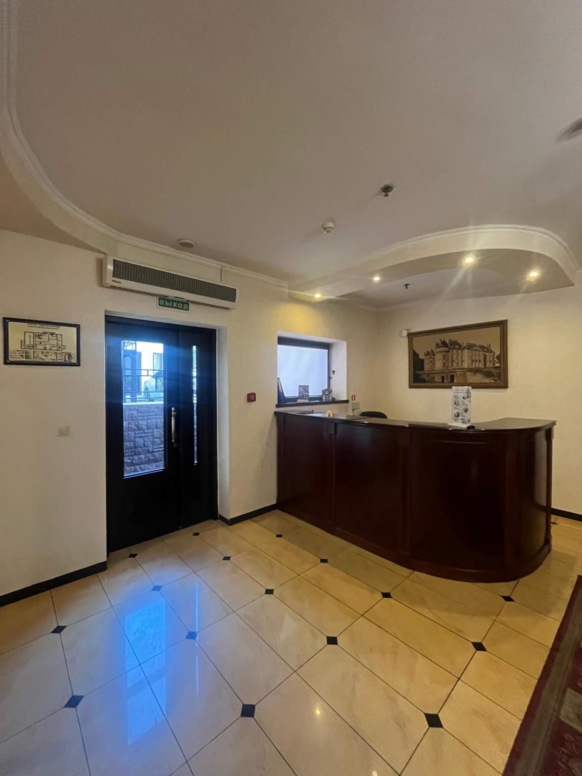 Продам торговое помещение 1346.4 м.кв.