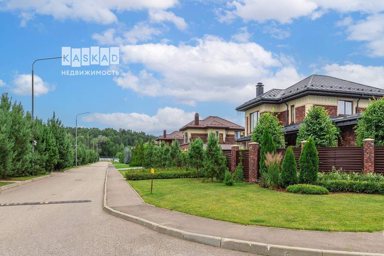 Продам земельный участок 1600 м.кв.