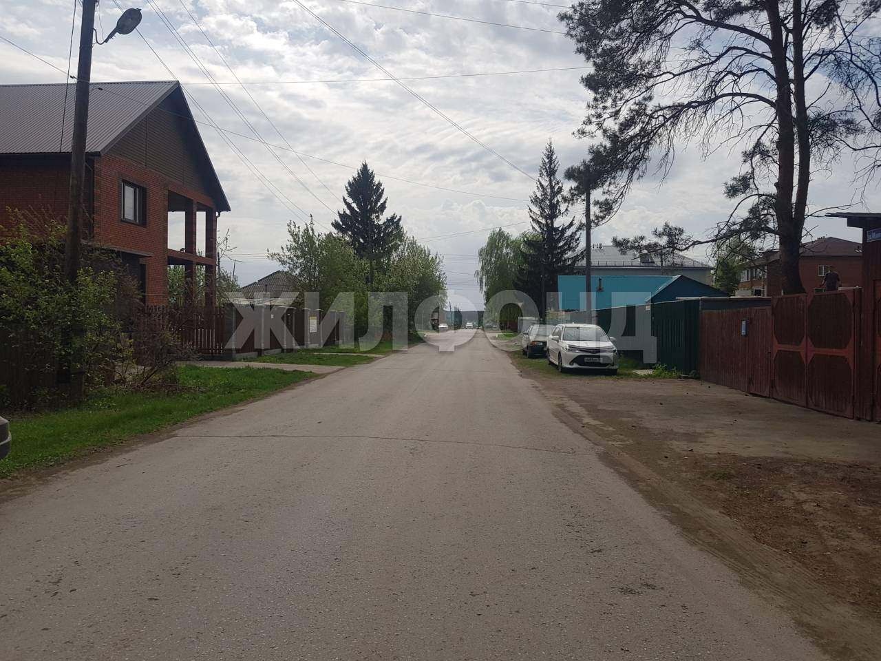 Продам земельный участок 1800 м.кв.