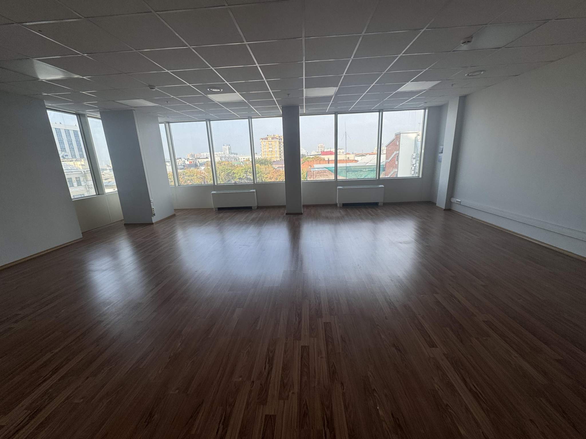 Сдам в аренду офис 381 м.кв.
