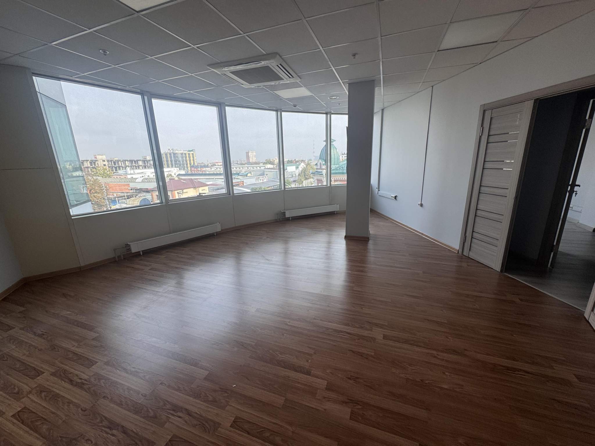Сдам в аренду офис 381 м.кв.