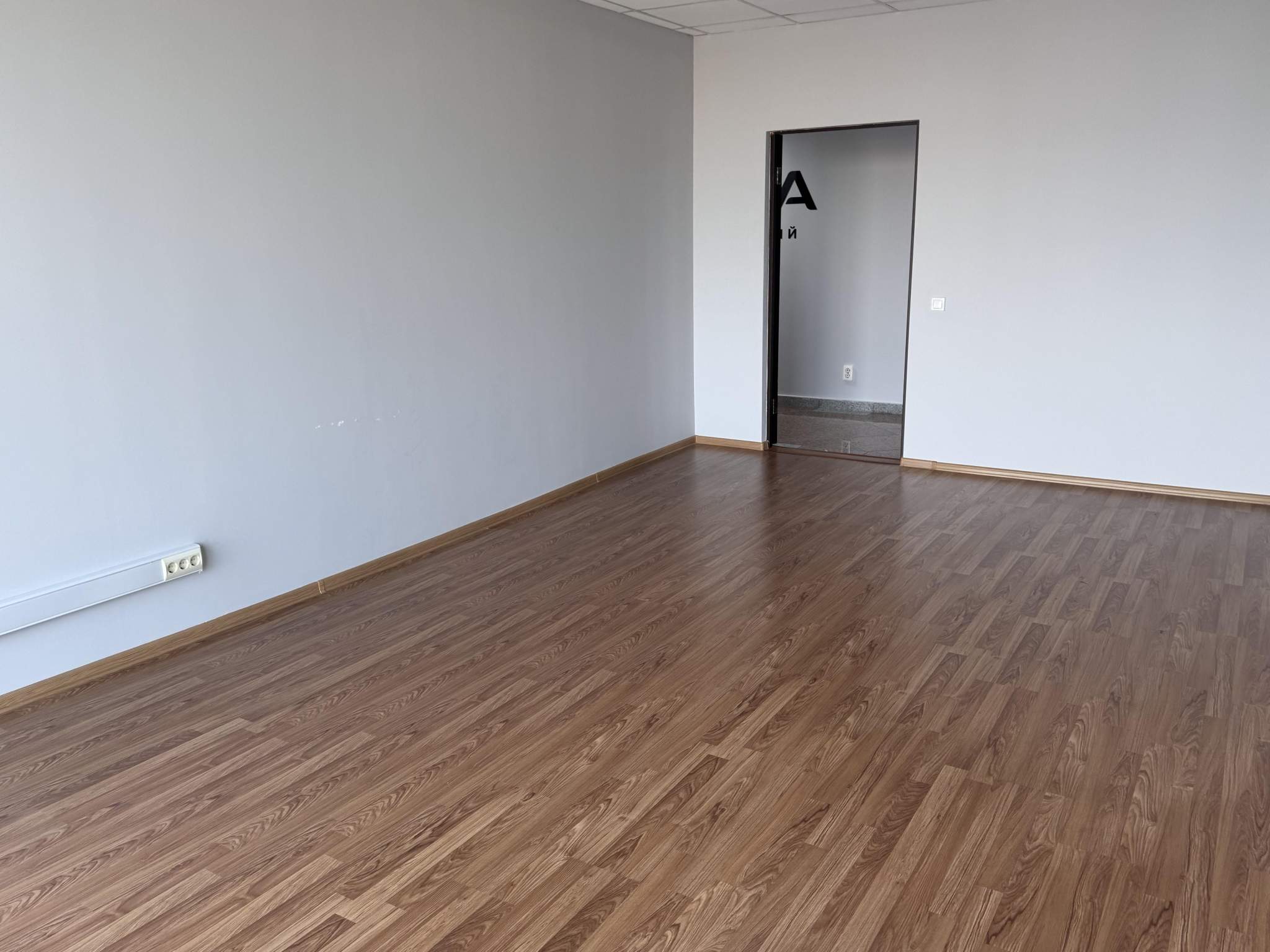 Продам офис 381.5 м.кв.