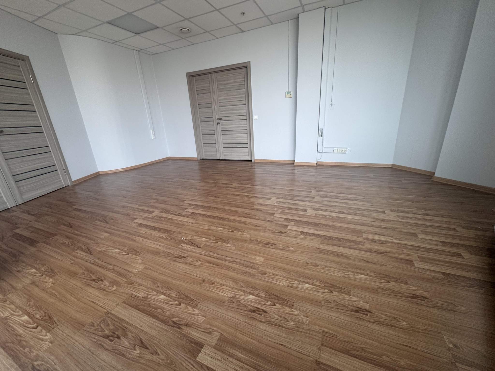 Продам офис 381.5 м.кв.