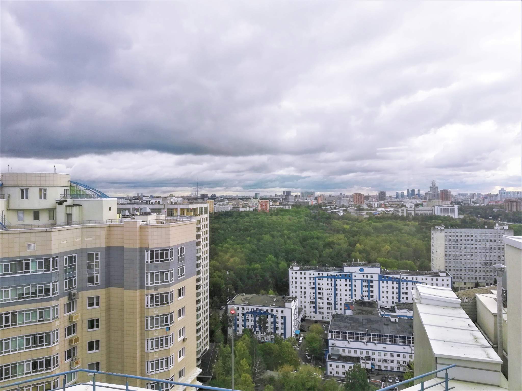 Продажа 4-комнатной квартиры, Москва, Сосновая аллея,  д.1