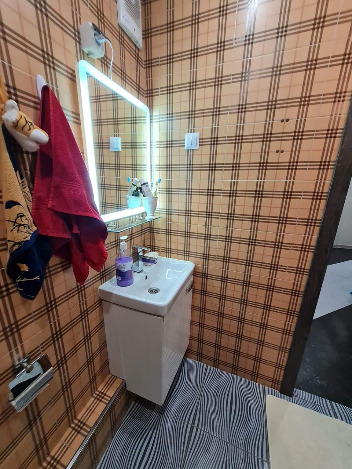 Продажа 2-комнатной квартиры, Санкт-Петербург, Коммунаров улица,  д.190