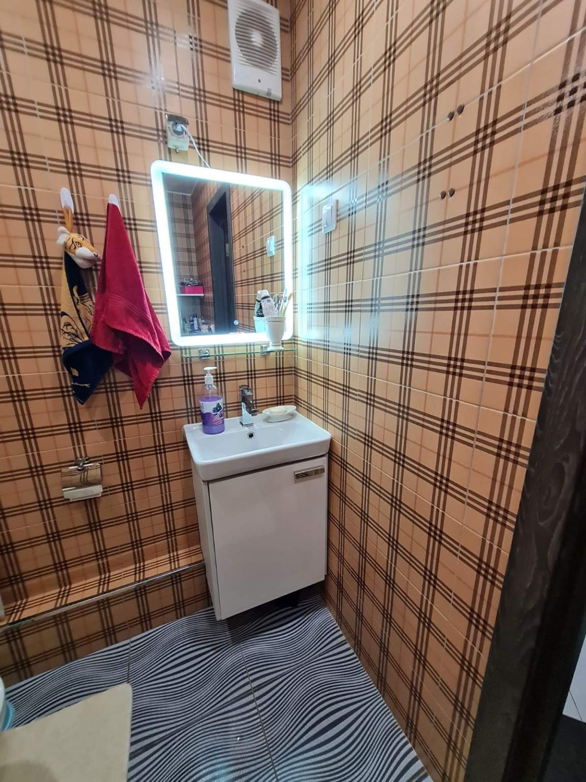 Продажа 2-комнатной квартиры, Санкт-Петербург, Коммунаров улица,  д.190