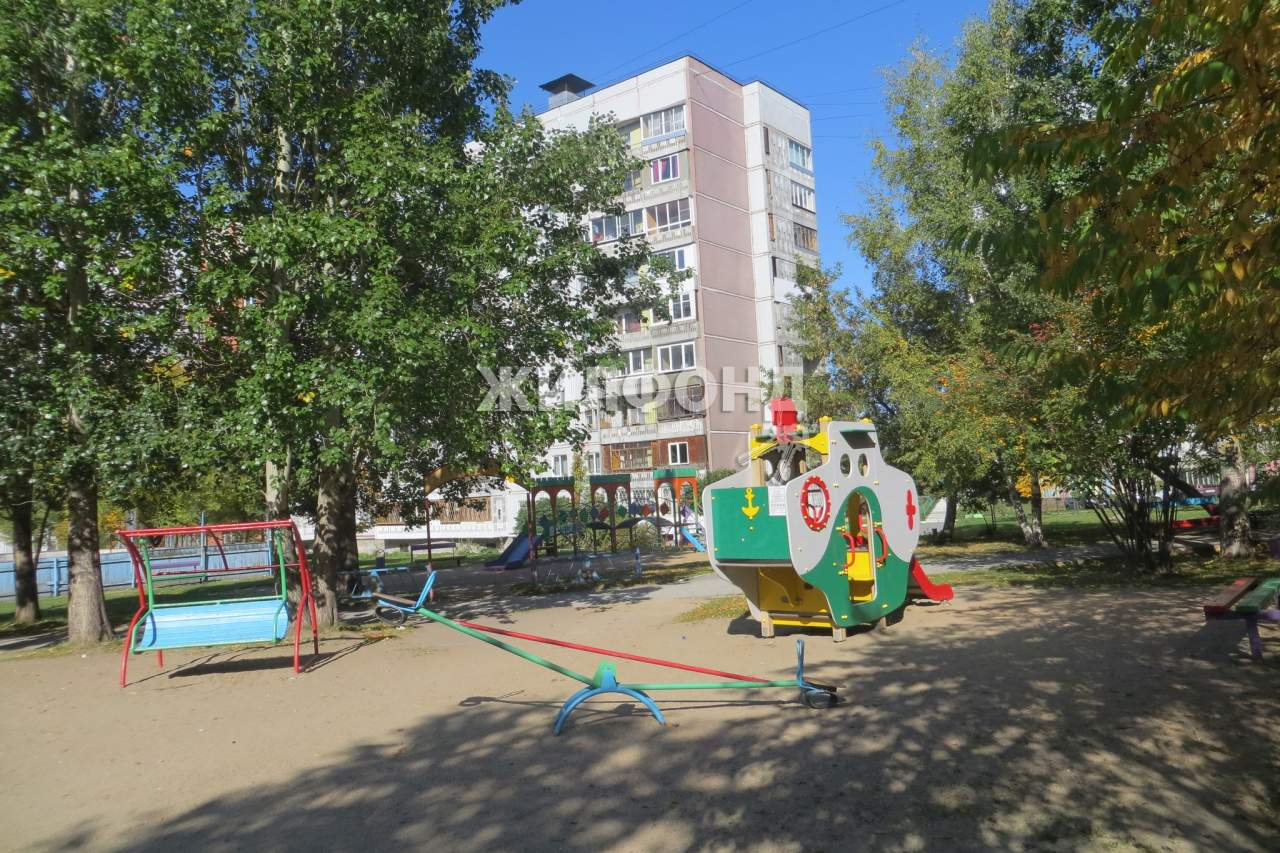 Продажа 3-комнатной квартиры, Новосибирск, Красных Зорь улица,  д.5