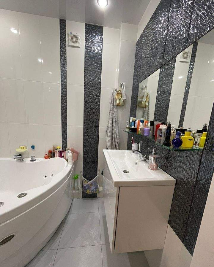 Продажа 3-комнатной квартиры, Геленджик, Грибоедова улица,  д.29