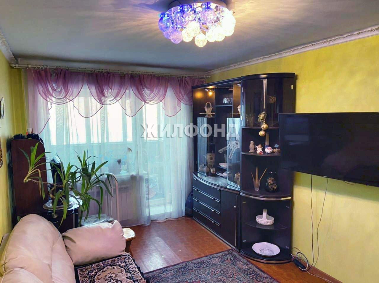 Продажа 3-комнатной квартиры, Прокопьевск, Комсомольская улица,  д.3