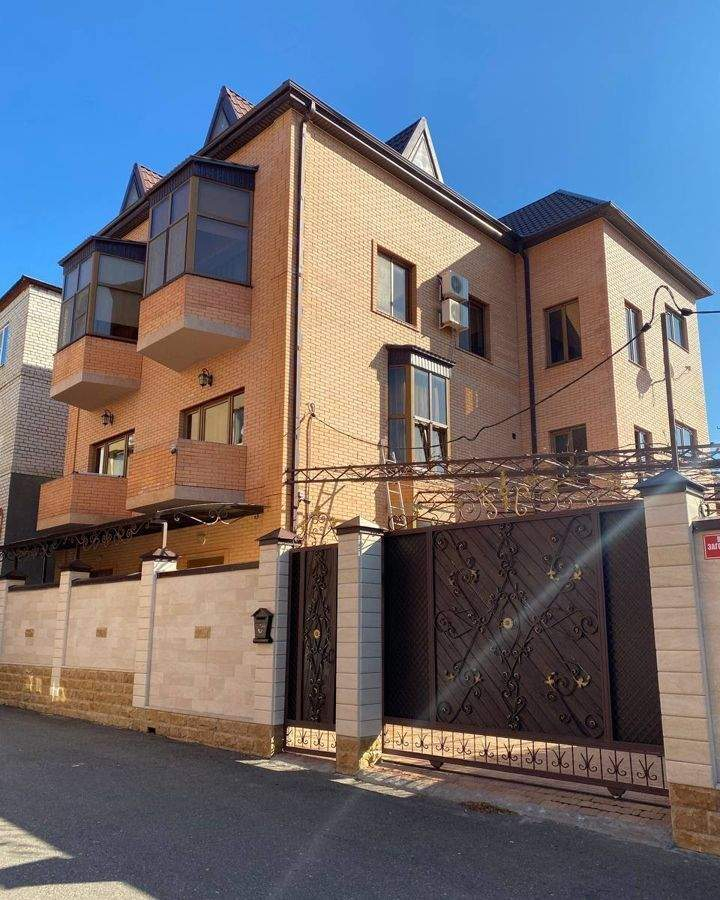 Продажа дома, 395м <sup>2</sup>, 4 сот., Геленджик, Октябрьская улица