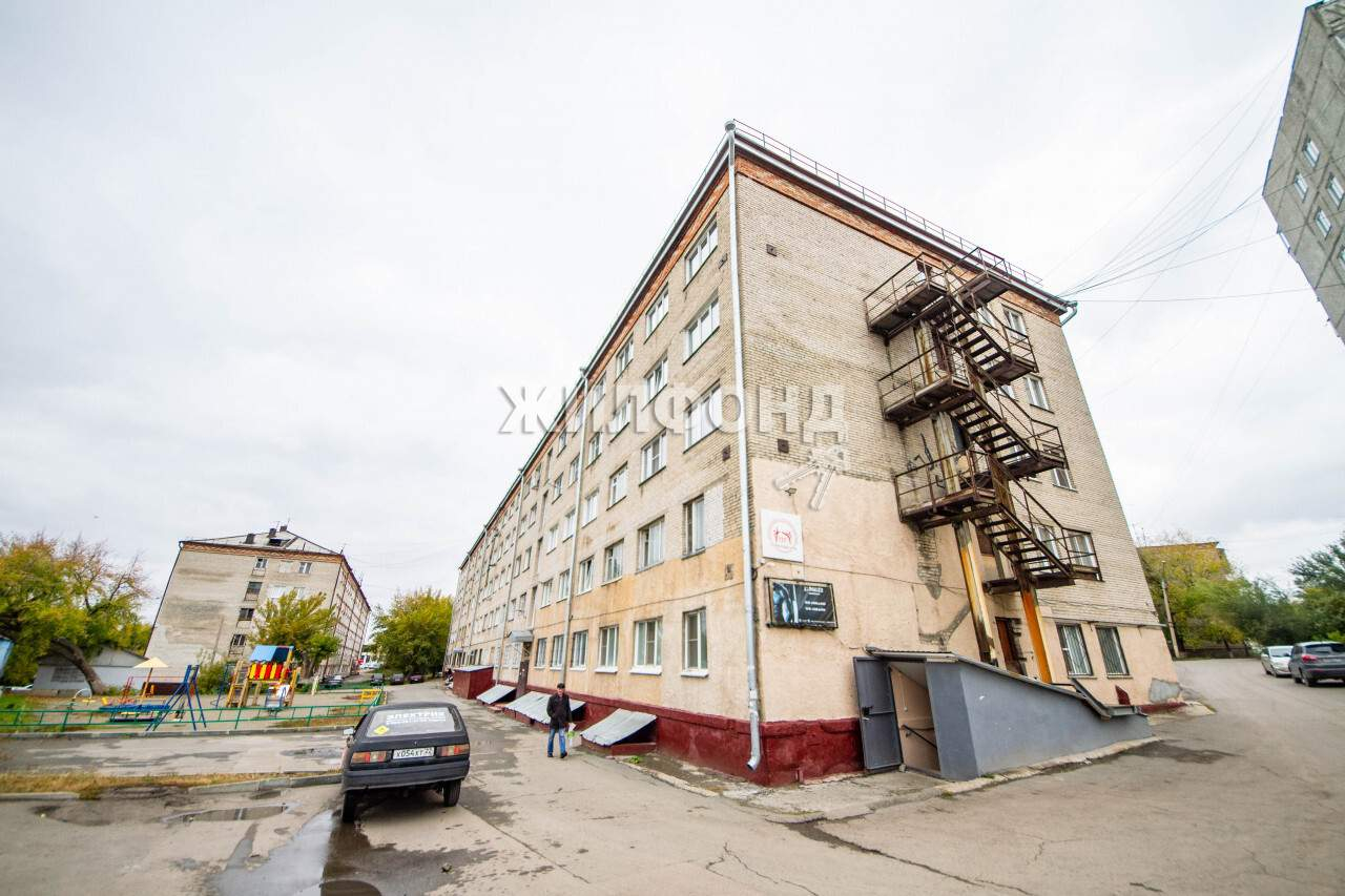 Продажа 4-комнатной квартиры, Барнаул, Чудненко улица,  д.93