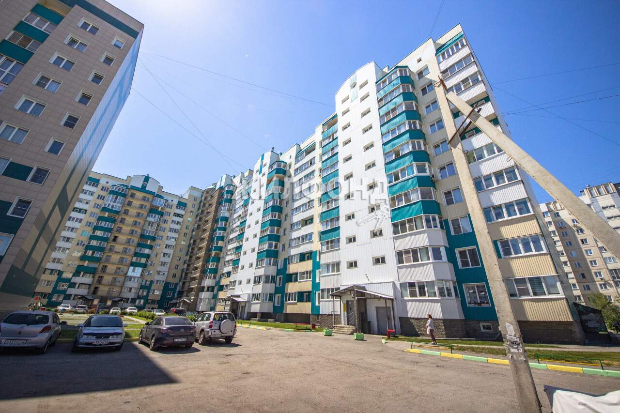 Продажа 2-комнатной квартиры, Барнаул, Сергея Ускова улица,  д.23