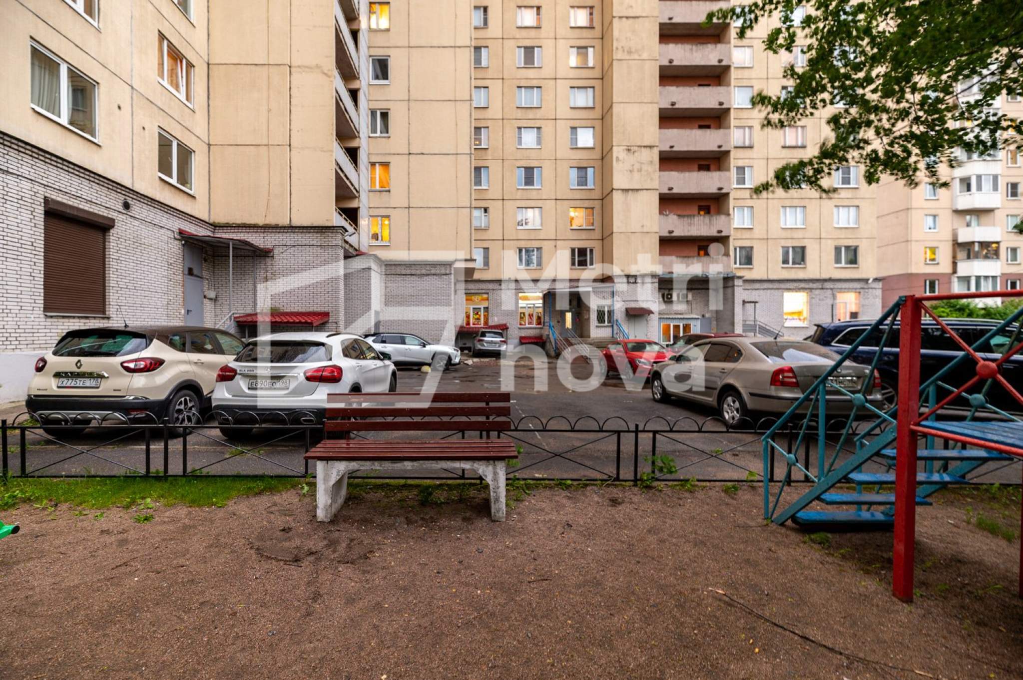 Продажа 3-комнатной квартиры, Санкт-Петербург, Савушкина улица,  д.121к1