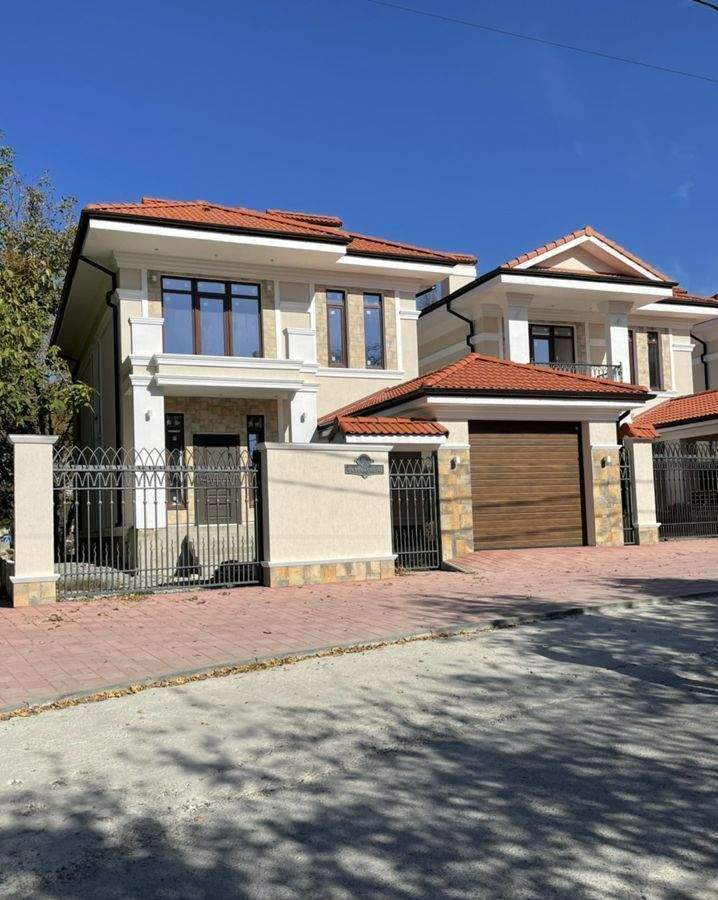 Продажа дома, 307м <sup>2</sup>, 3 сот., Геленджик, Островского улица