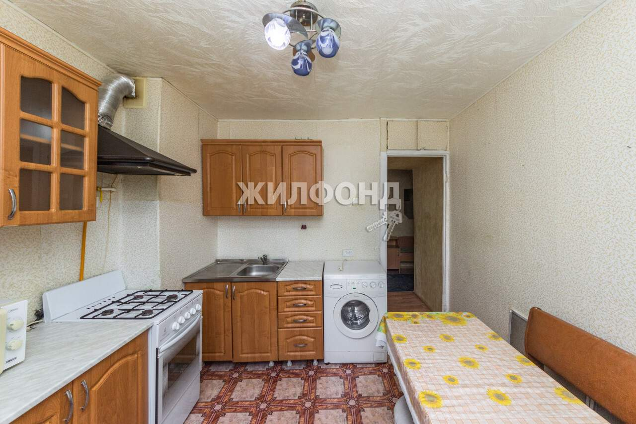 Продажа 3-комнатной квартиры, Барнаул, Чудненко улица,  д.93