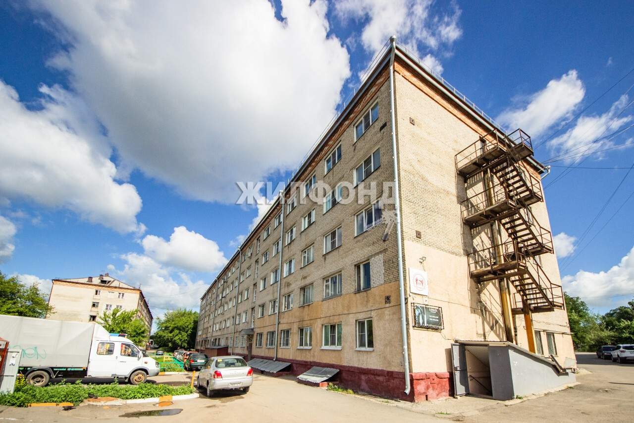 Продажа 3-комнатной квартиры, Барнаул, Чудненко улица,  д.93