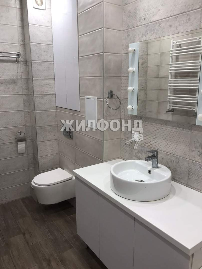 Продажа 2-комнатной квартиры, Калининград, В.Денисова улица,  д.18