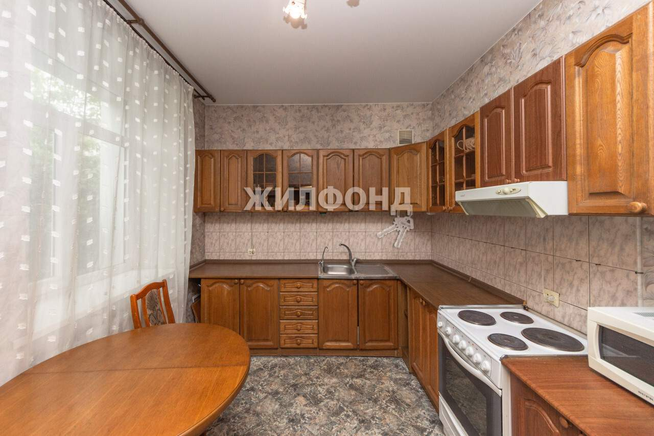 Продажа 3-комнатной квартиры, Барнаул, Максима Горького улица,  д.67