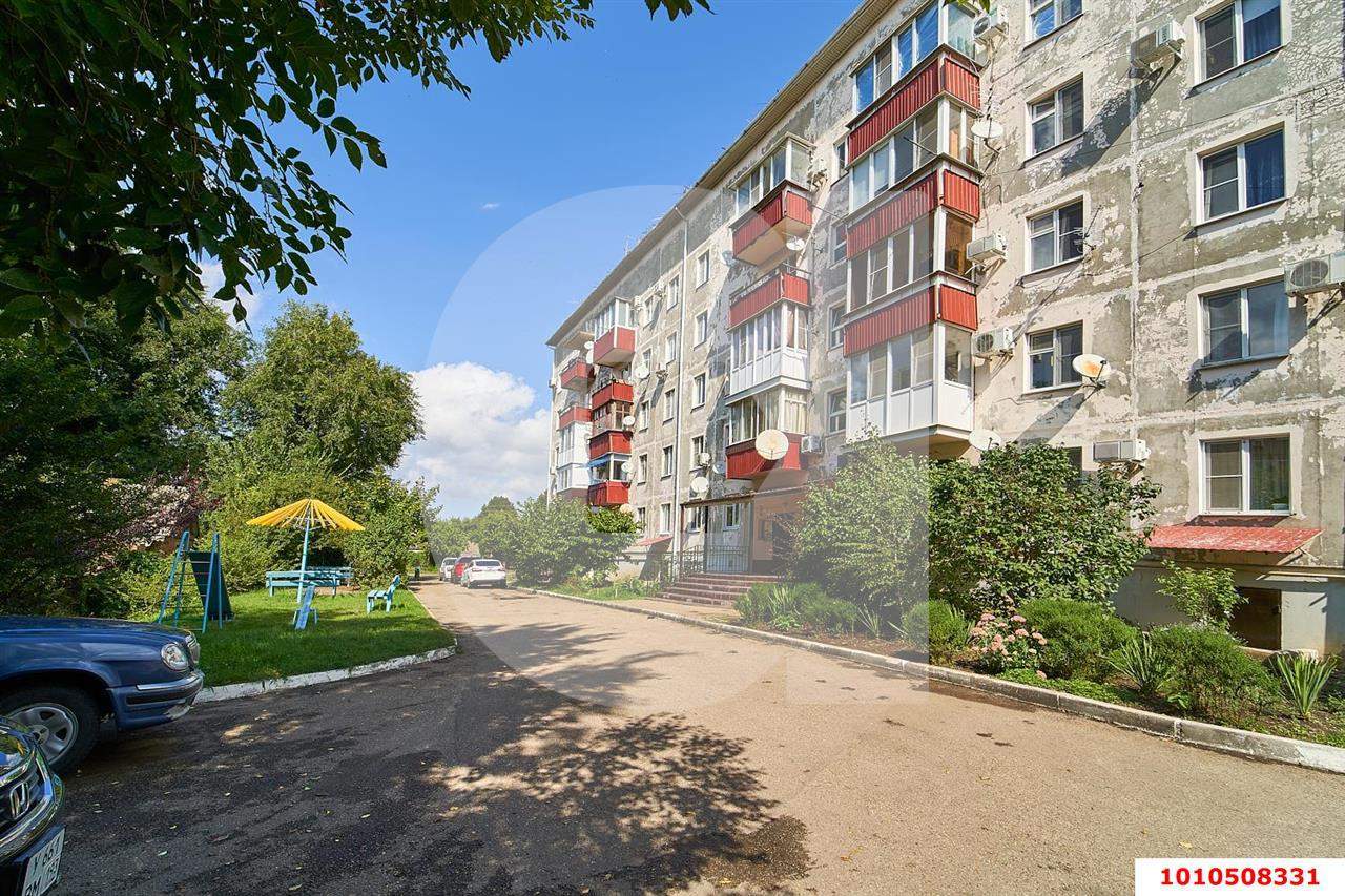 Продажа 2-комнатной квартиры, Динская, Кирова улица,  д.113