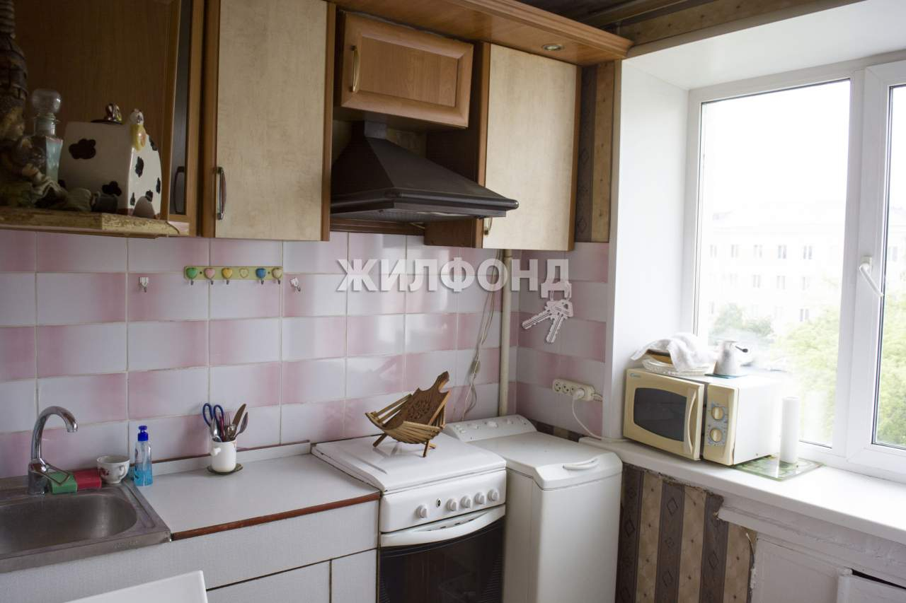 Продажа 3-комнатной квартиры, Орел, Новосильская улица,  д.6