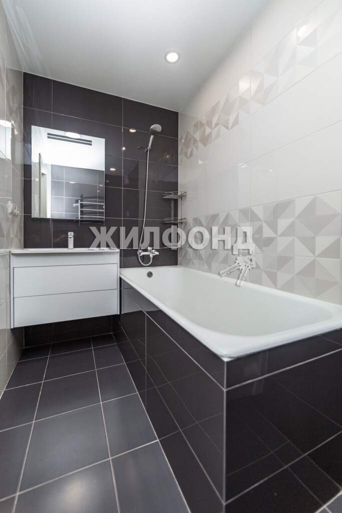 Продажа 3-комнатной квартиры, Барнаул, Малахова улица,  д.122