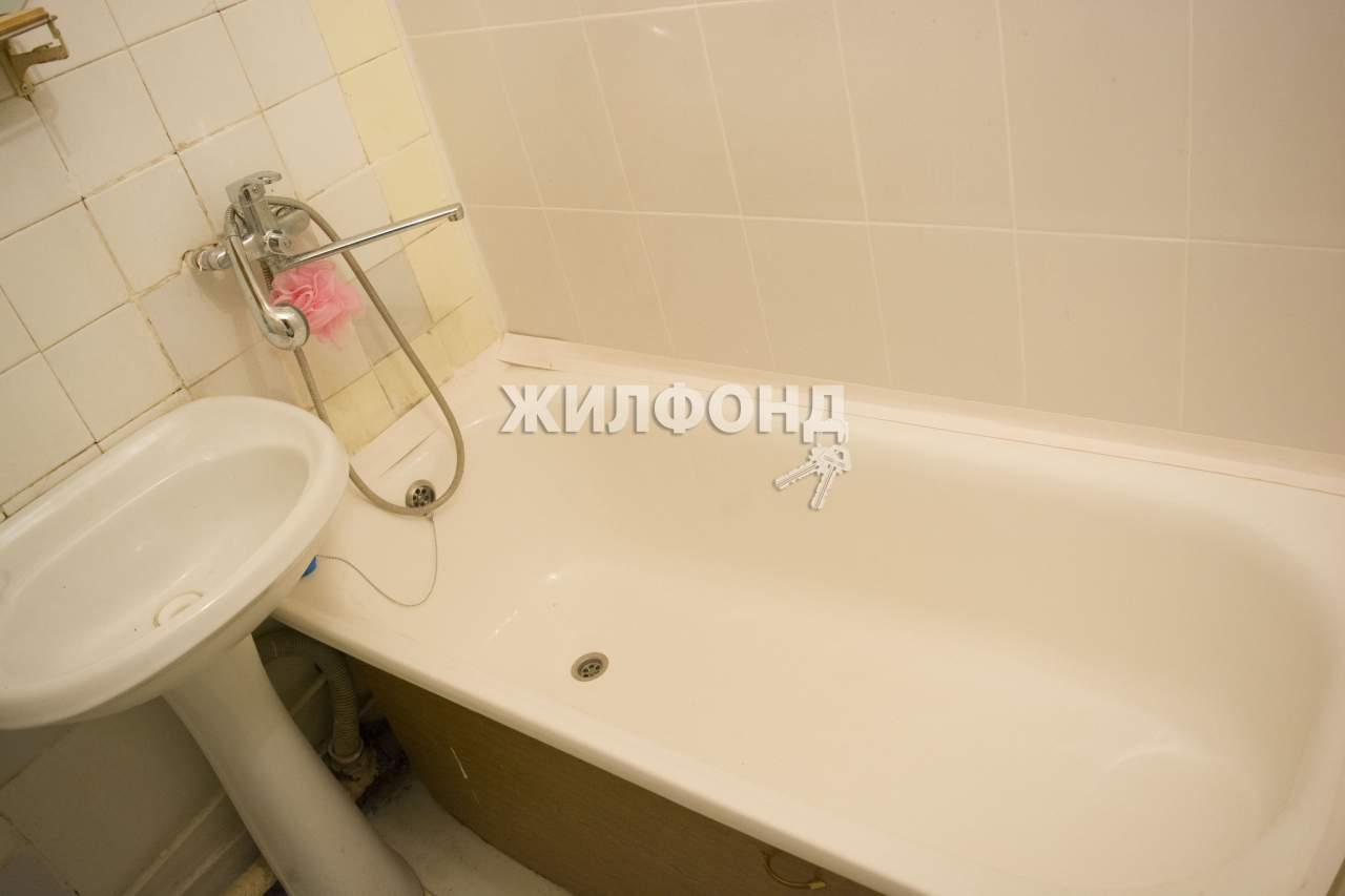 Продажа 3-комнатной квартиры, Орел, Новосильская улица,  д.6