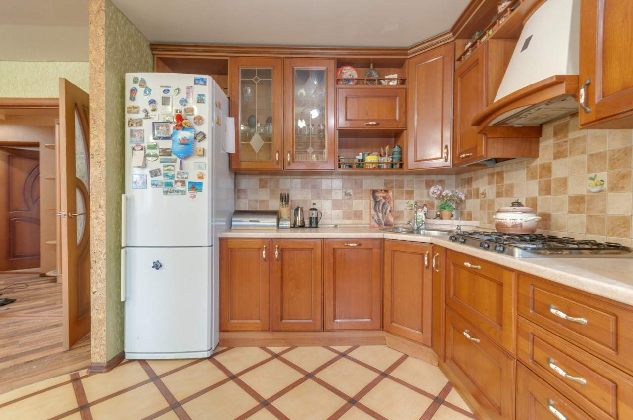 Продажа 3-комнатной квартиры, Вологда, Петина улица,  д.10