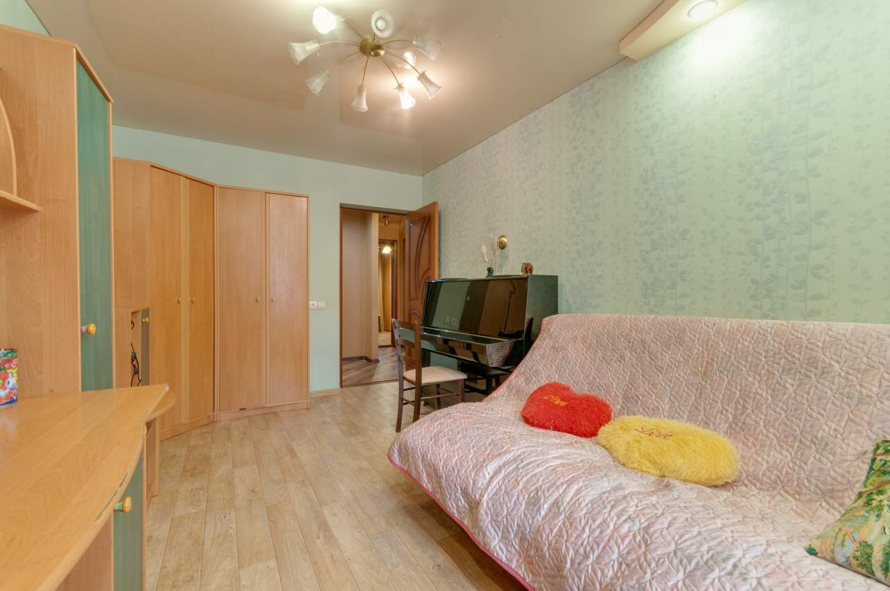 Продажа 3-комнатной квартиры, Вологда, Петина улица,  д.10